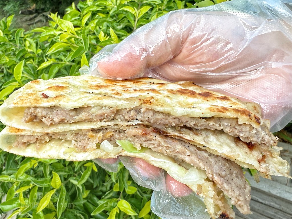 阿珍黑胡椒餡餅 | 彰化鹿港小吃,在地人氣點心餡餅、手工蔥抓餅,外酥內Q不油膩,現點現做排隊也要吃 @果果愛Fruitlove 阿珍黑胡椒餡餅 | 彰化鹿港小吃,在地人氣點心餡餅、手工蔥抓餅,外酥內Q不油膩,現點現做排隊也要吃 @果果愛Fruitlove