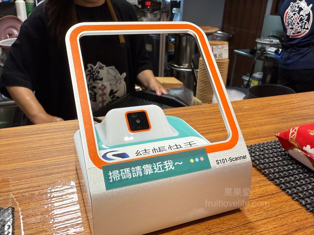 龍霸氣中卷麵線 | 台中大里中卷麵線，中興大學旁麵線店，免費續麵、紅茶暢飲，寵物友善，環境很有餐廳感 @果果愛Fruitlove