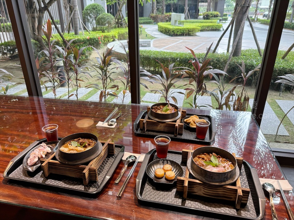 一捆イーくん i-kun 丼飯專賣 | 南投埔里丼飯專賣店，微微台味的丼飯，淋上特製拌飯醬汁超下飯，內用套餐柴魚湯免費續湯 @果果愛Fruitlove