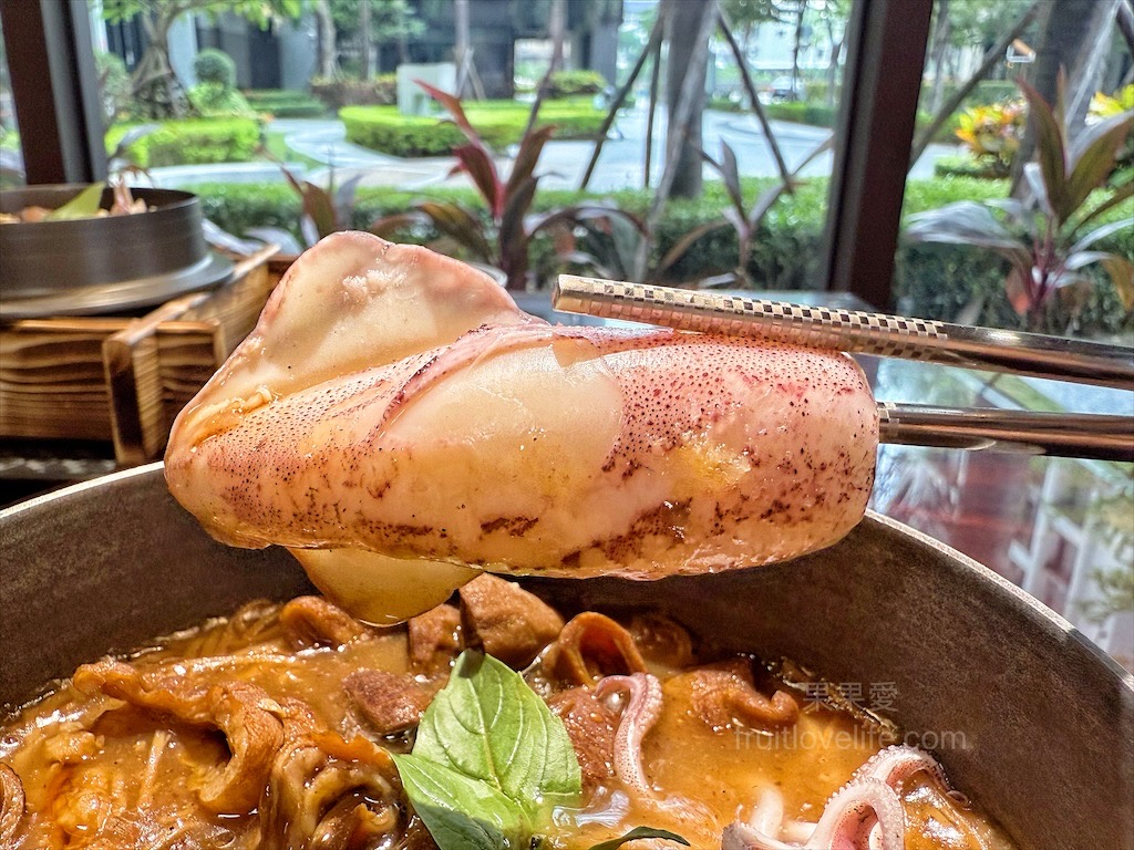 龍霸氣中卷麵線 | 台中大里中卷麵線，中興大學旁麵線店，免費續麵、紅茶暢飲，寵物友善，環境很有餐廳感 @果果愛Fruitlove