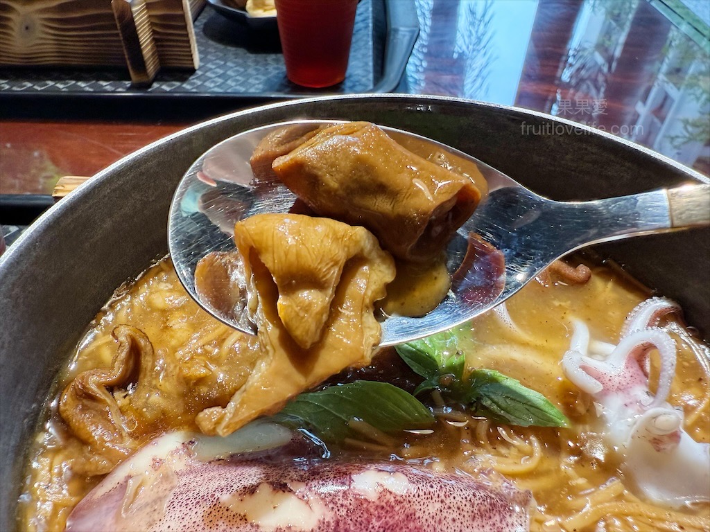 龍霸氣中卷麵線 | 台中大里中卷麵線，中興大學旁麵線店，免費續麵、紅茶暢飲，寵物友善，環境很有餐廳感 @果果愛Fruitlove