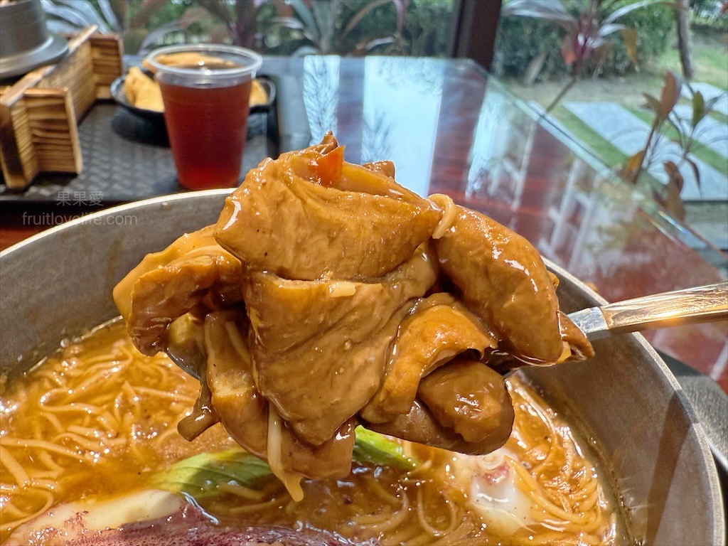 龍霸氣中卷麵線 | 台中大里中卷麵線，中興大學旁麵線店，免費續麵、紅茶暢飲，寵物友善，環境很有餐廳感 @果果愛Fruitlove
