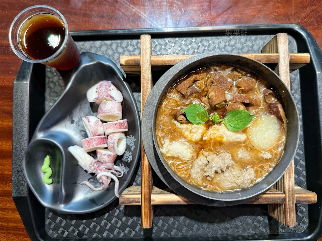 龍霸氣中卷麵線 | 台中大里中卷麵線，中興大學旁麵線店，免費續麵、紅茶暢飲，寵物友善，環境很有餐廳感 @果果愛Fruitlove