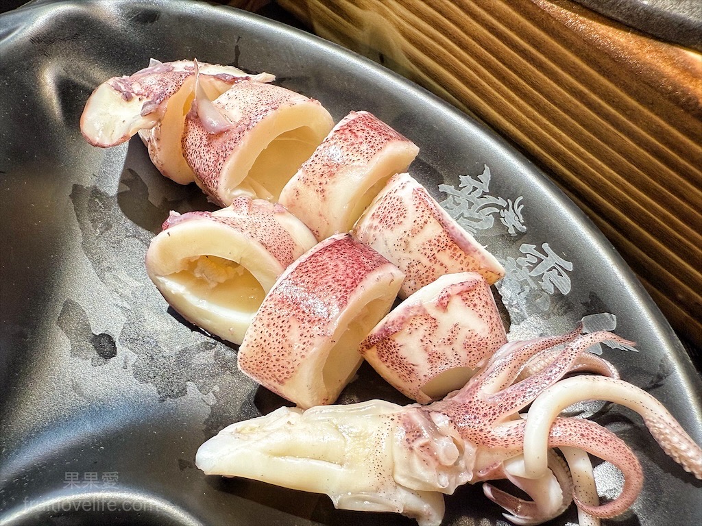 龍霸氣中卷麵線 | 台中大里中卷麵線，中興大學旁麵線店，免費續麵、紅茶暢飲，寵物友善，環境很有餐廳感 @果果愛Fruitlove