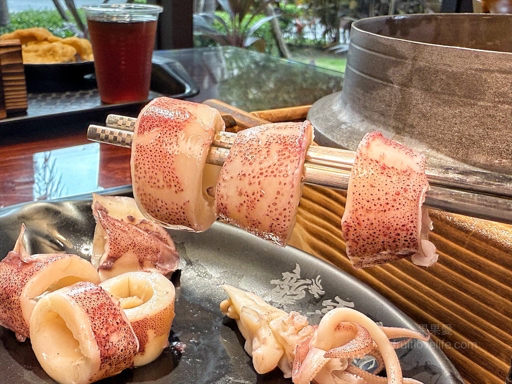 龍霸氣中卷麵線 | 台中大里中卷麵線，中興大學旁麵線店，免費續麵、紅茶暢飲，寵物友善，環境很有餐廳感 @果果愛Fruitlove