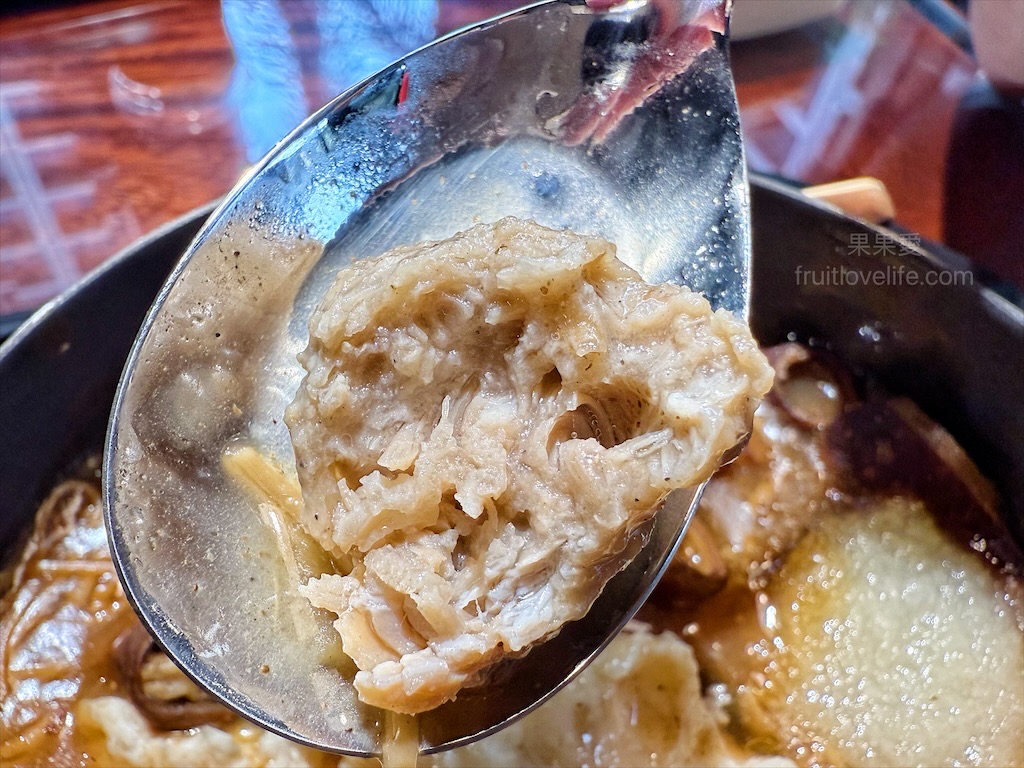 龍霸氣中卷麵線 | 台中大里中卷麵線，中興大學旁麵線店，免費續麵、紅茶暢飲，寵物友善，環境很有餐廳感 @果果愛Fruitlove