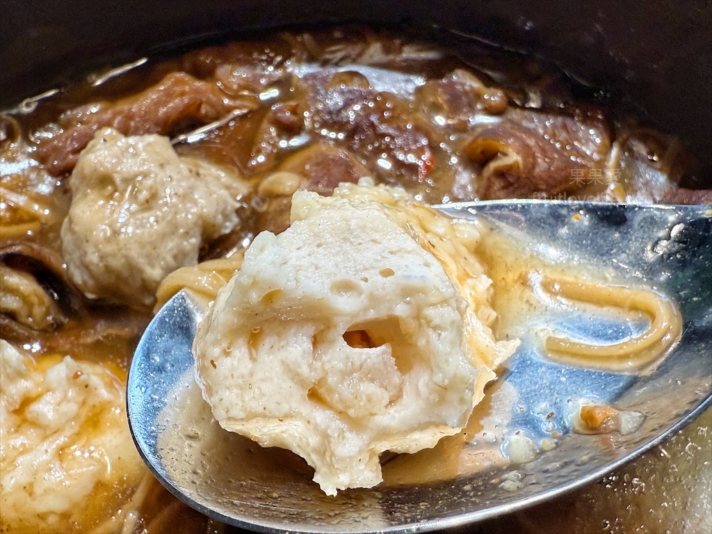 龍霸氣中卷麵線 | 台中大里中卷麵線，中興大學旁麵線店，免費續麵、紅茶暢飲，寵物友善，環境很有餐廳感 @果果愛Fruitlove
