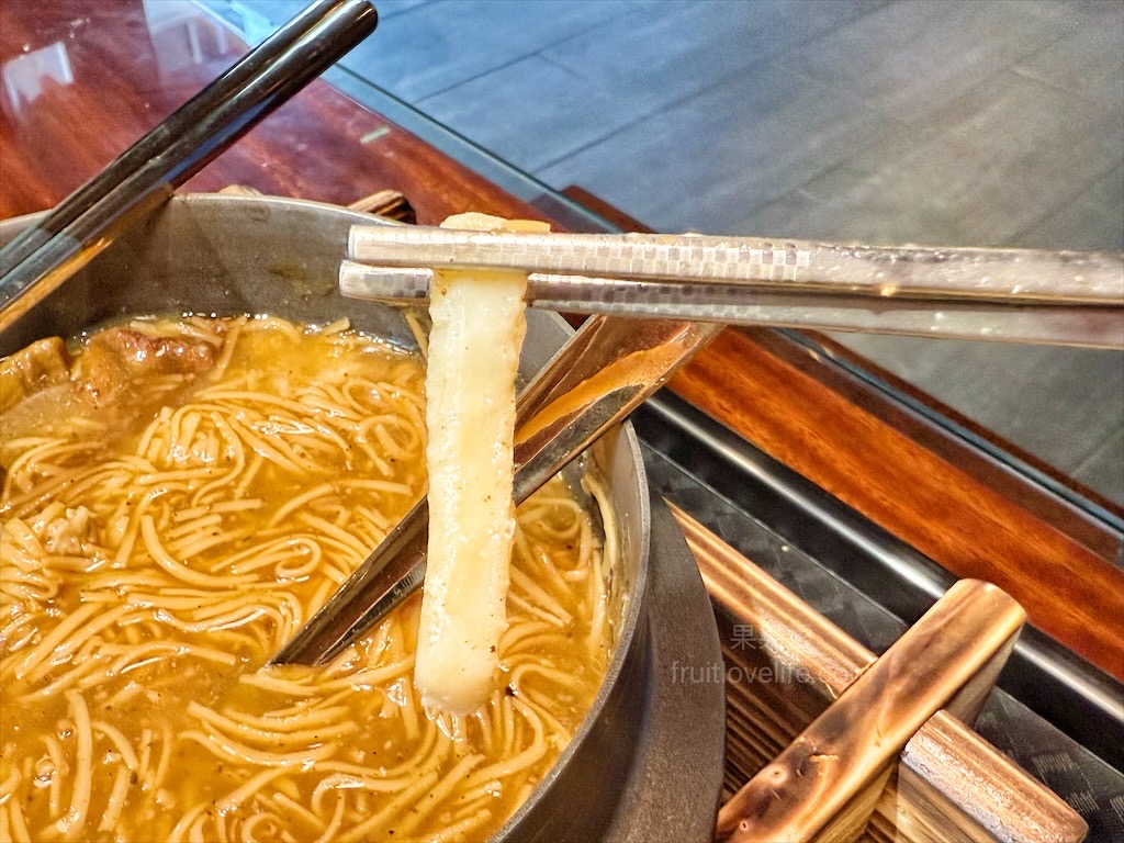 龍霸氣中卷麵線 | 台中大里中卷麵線，中興大學旁麵線店，免費續麵、紅茶暢飲，寵物友善，環境很有餐廳感 @果果愛Fruitlove