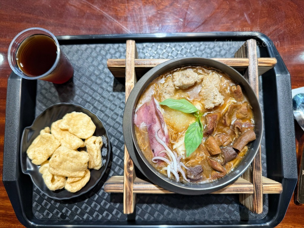 龍霸氣中卷麵線 | 台中大里中卷麵線，中興大學旁麵線店，免費續麵、紅茶暢飲，寵物友善，環境很有餐廳感 @果果愛Fruitlove