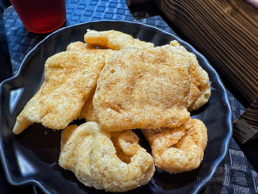 龍霸氣中卷麵線 | 台中大里中卷麵線，中興大學旁麵線店，免費續麵、紅茶暢飲，寵物友善，環境很有餐廳感 @果果愛Fruitlove