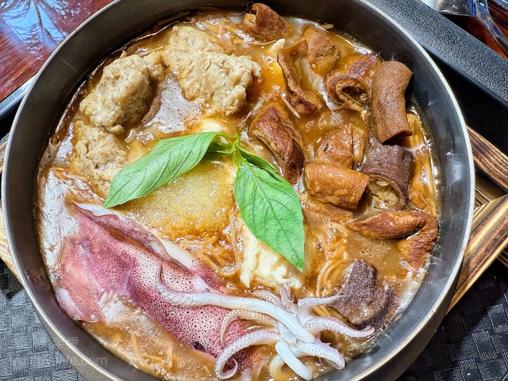 龍霸氣中卷麵線 | 台中大里中卷麵線，中興大學旁麵線店，免費續麵、紅茶暢飲，寵物友善，環境很有餐廳感 @果果愛Fruitlove