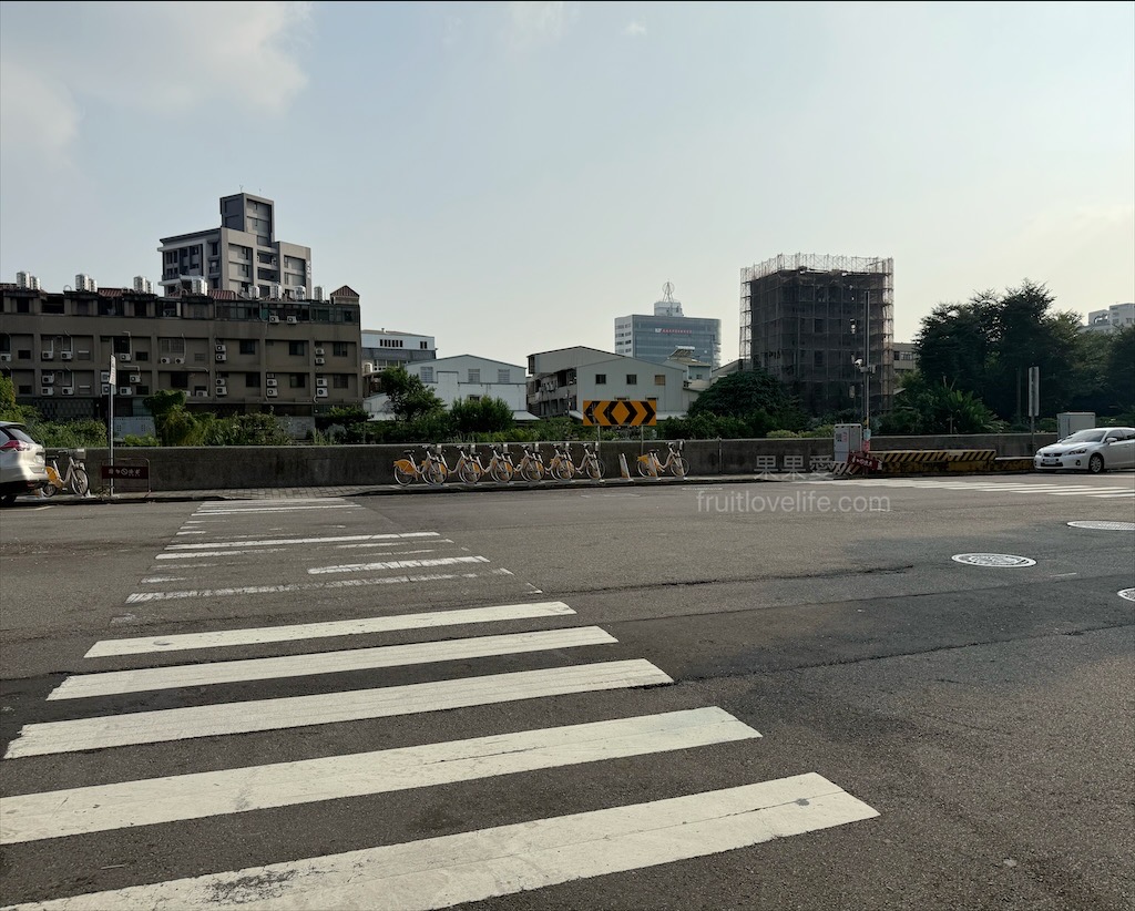 龍霸氣中卷麵線 | 台中大里中卷麵線，中興大學旁麵線店，免費續麵、紅茶暢飲，寵物友善，環境很有餐廳感 @果果愛Fruitlove