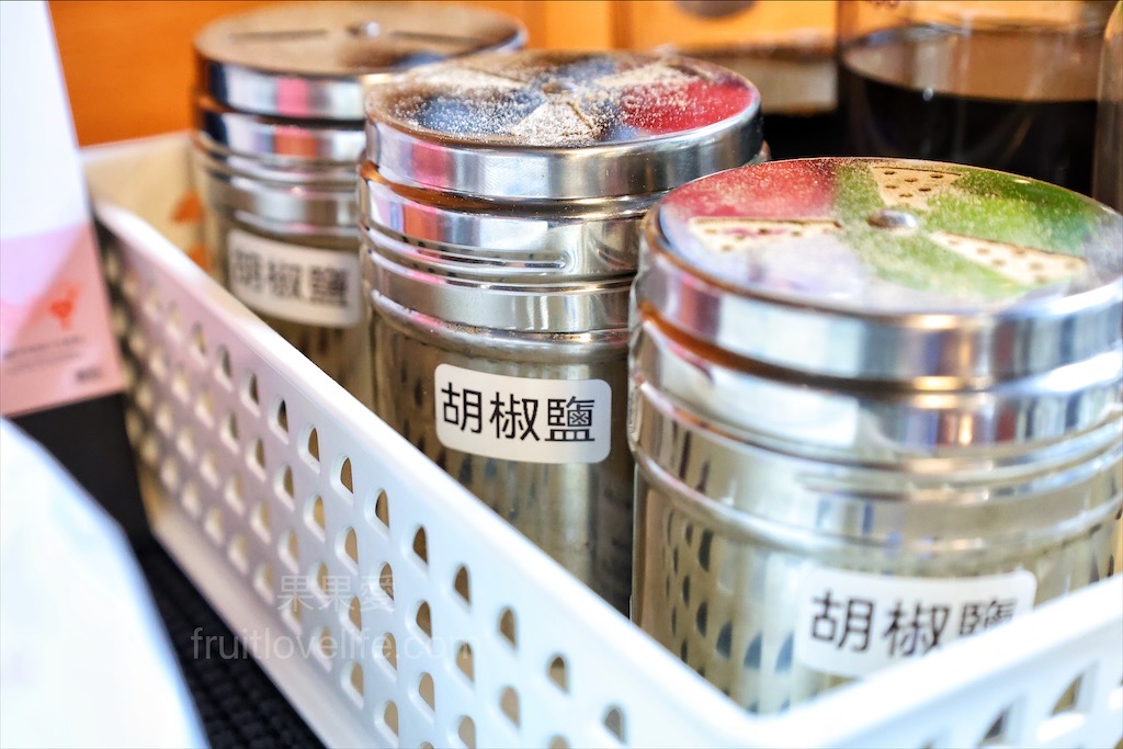 龍霸氣中卷麵線 | 台中大里中卷麵線，中興大學旁麵線店，免費續麵、紅茶暢飲，寵物友善，環境很有餐廳感 @果果愛Fruitlove