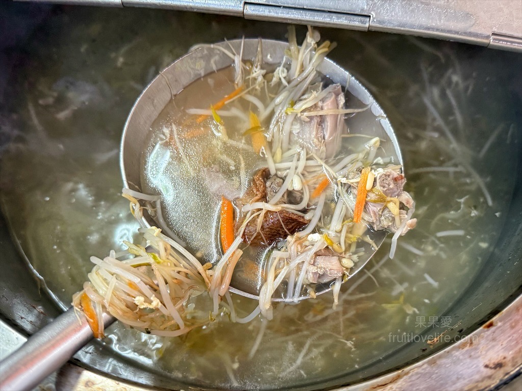 上豪燒臘快餐 | 台中南區便當，中興大學學區人氣排隊美食便當店，四樣配菜搭配主菜超滿足 @果果愛Fruitlove