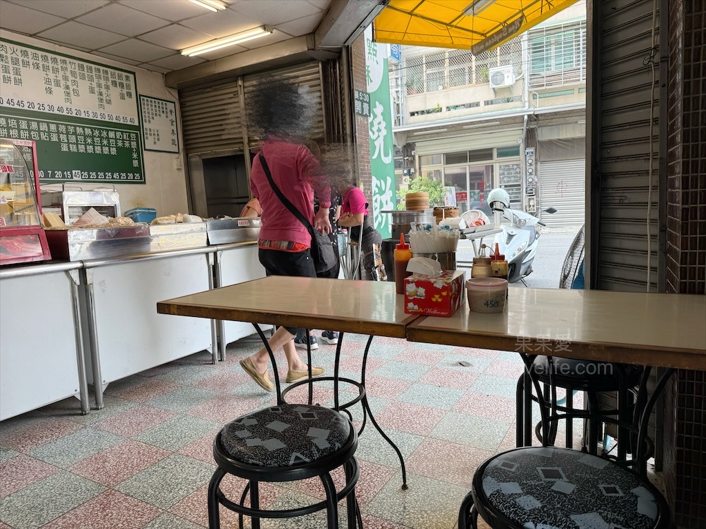 一點酥燒餅 | 台中太平早餐，在地人氣很旺的傳統中式早餐店，燒餅真的很酥脆，高山茶清香不澀回甘，老闆也很風趣 @果果愛Fruitlove