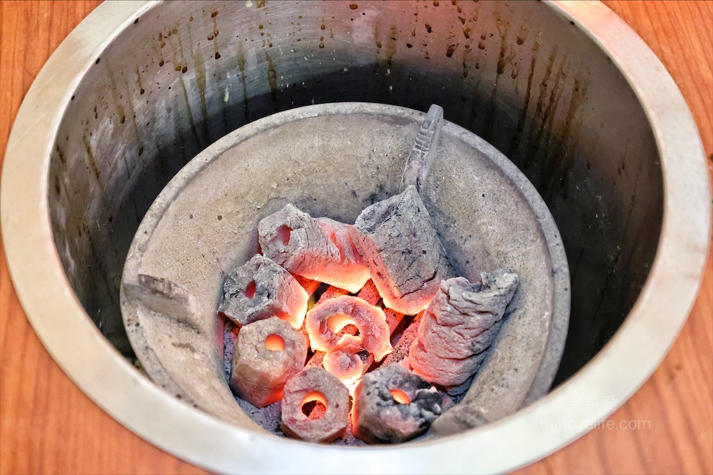 鼎味炭火薑母鴨員林總店 | 彰化員林薑母鴨，在地老字號薑母鴨，炭火慢熬溫體鴨肉，湯頭濃郁甘甜，招牌醬燒鴨肉飯、招牌酸梅湯也超推 @果果愛Fruitlove