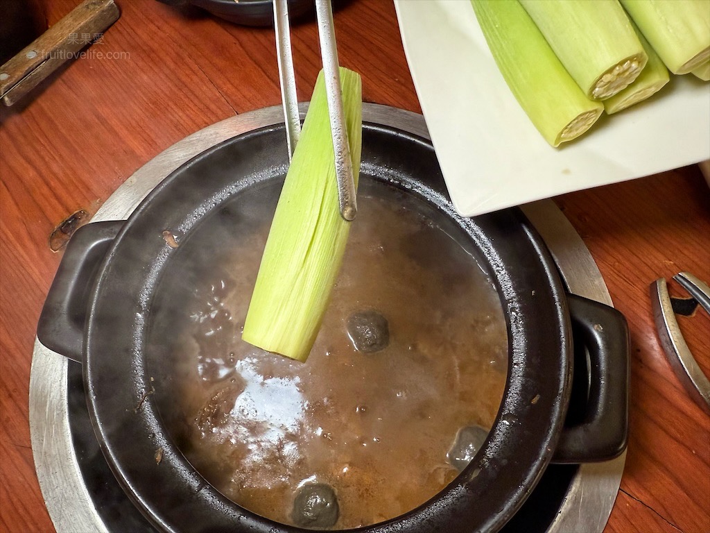 鼎味炭火薑母鴨員林總店 | 彰化員林薑母鴨,在地老字號薑母鴨,炭火慢熬溫體鴨肉,湯頭濃郁甘甜,招牌醬燒鴨肉飯、招牌酸梅湯也超推 @果果愛Fruitlove 鼎味炭火薑母鴨員林總店 | 彰化員林薑母鴨,在地老字號薑母鴨,炭火慢熬溫體鴨肉,湯頭濃郁甘甜,招牌醬燒鴨肉飯、招牌酸梅湯也超推 @果果愛Fruitlove