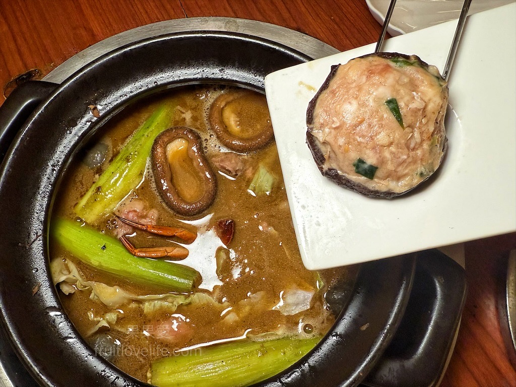 鼎味炭火薑母鴨員林總店 | 彰化員林薑母鴨,在地老字號薑母鴨,炭火慢熬溫體鴨肉,湯頭濃郁甘甜,招牌醬燒鴨肉飯、招牌酸梅湯也超推 @果果愛Fruitlove 鼎味炭火薑母鴨員林總店 | 彰化員林薑母鴨,在地老字號薑母鴨,炭火慢熬溫體鴨肉,湯頭濃郁甘甜,招牌醬燒鴨肉飯、招牌酸梅湯也超推 @果果愛Fruitlove