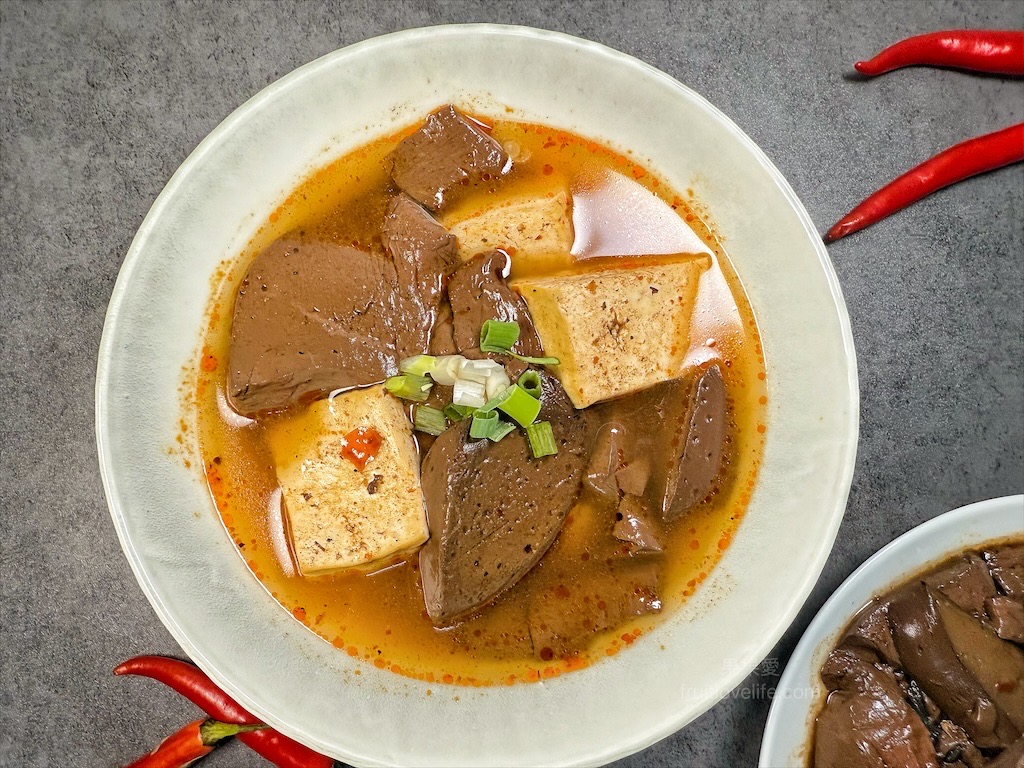 i3Fresh愛上新鮮 × 吳秉承師傅 | 豪氣食堂-招牌麻辣鴨血，100%純鴨血軟嫩Q彈，湯頭鮮甜麻香，單吃、加入配料都好吃 @果果愛Fruitlove