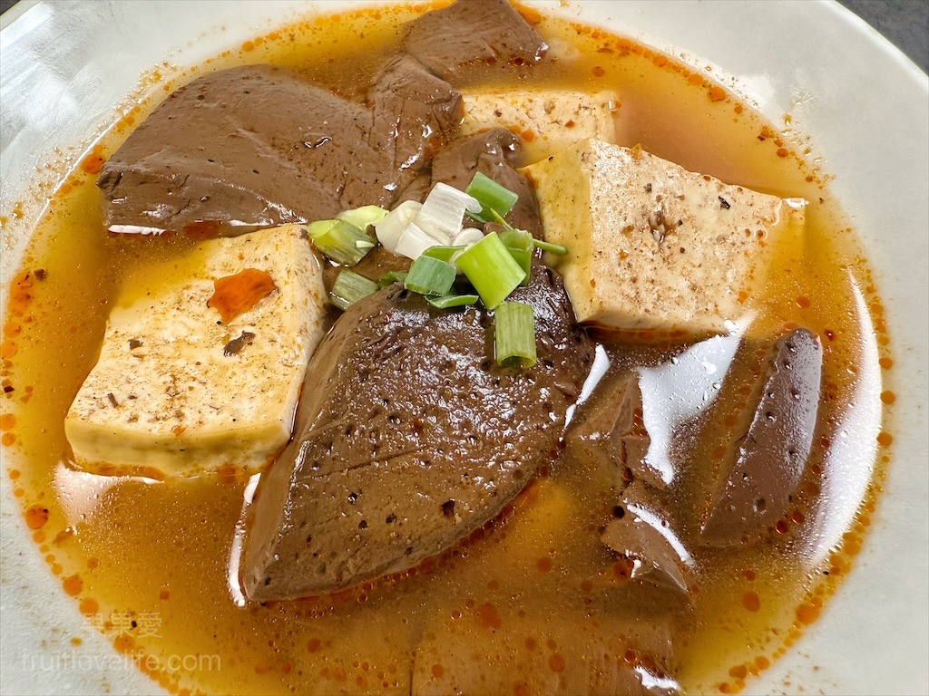 i3Fresh愛上新鮮 × 吳秉承師傅 | 豪氣食堂-招牌麻辣鴨血，100%純鴨血軟嫩Q彈，湯頭鮮甜麻香，單吃、加入配料都好吃 @果果愛Fruitlove