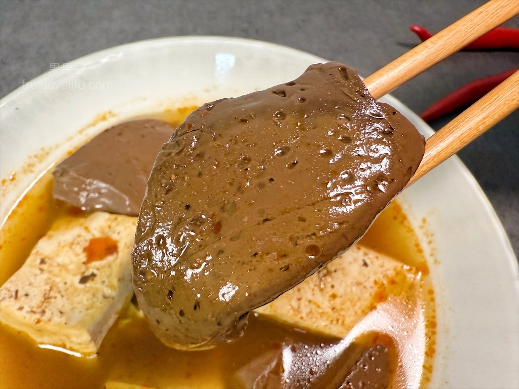 i3Fresh愛上新鮮 × 吳秉承師傅 | 豪氣食堂-招牌麻辣鴨血，100%純鴨血軟嫩Q彈，湯頭鮮甜麻香，單吃、加入配料都好吃 @果果愛Fruitlove