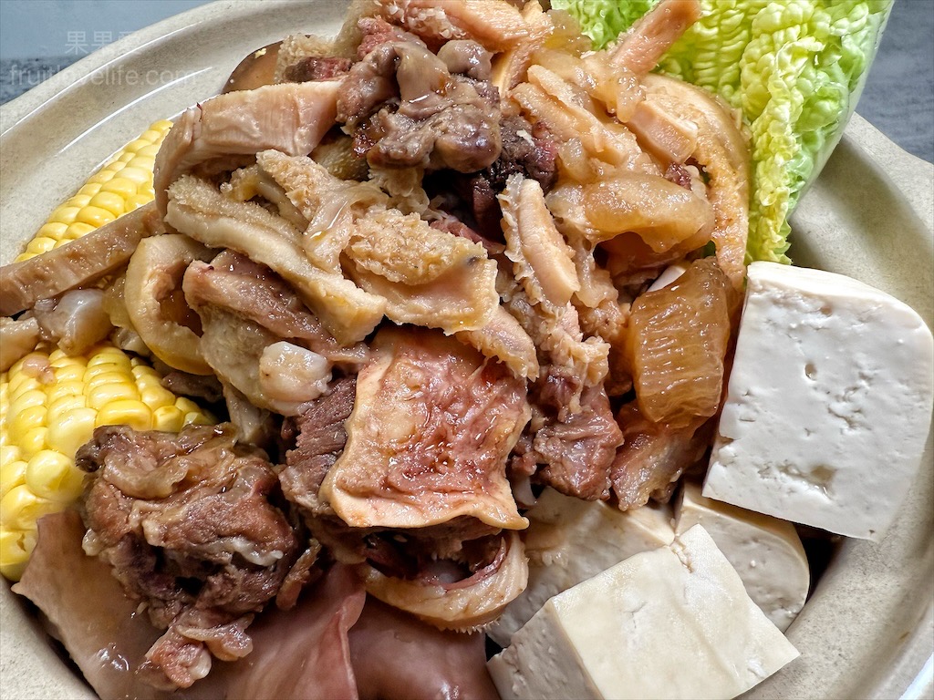 【 i3Fresh愛上新鮮 × 阿基師 】聯名監製｜牛三寶老饕牛肉爐，細火慢熬製成濃郁甘甜湯頭，牛肚、牛筋、牛肉量多，軟嫩Q彈 @果果愛Fruitlove