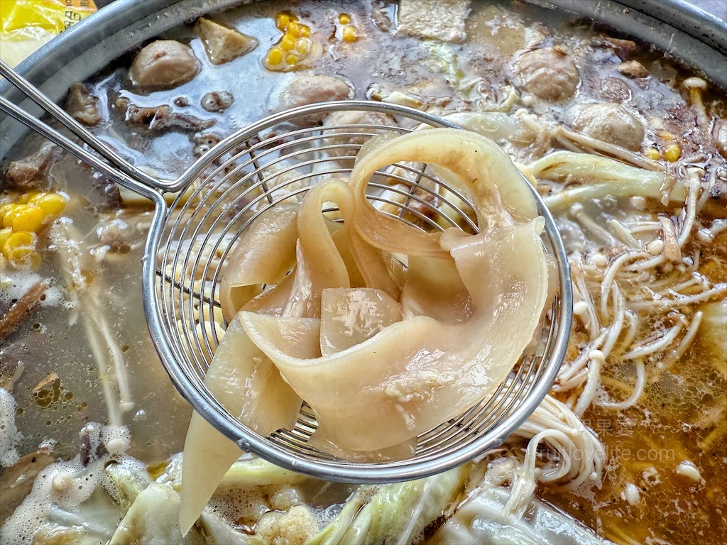 阿晾薑母鴨 | 南投薑母鴨推薦，薑母鴨、胡椒全鴨還可以一鍋兩吃，山泉水養殖吳郭魚、現撈泰國蝦，埔里在地美食，TVBS食尚玩家推薦 @果果愛Fruitlove