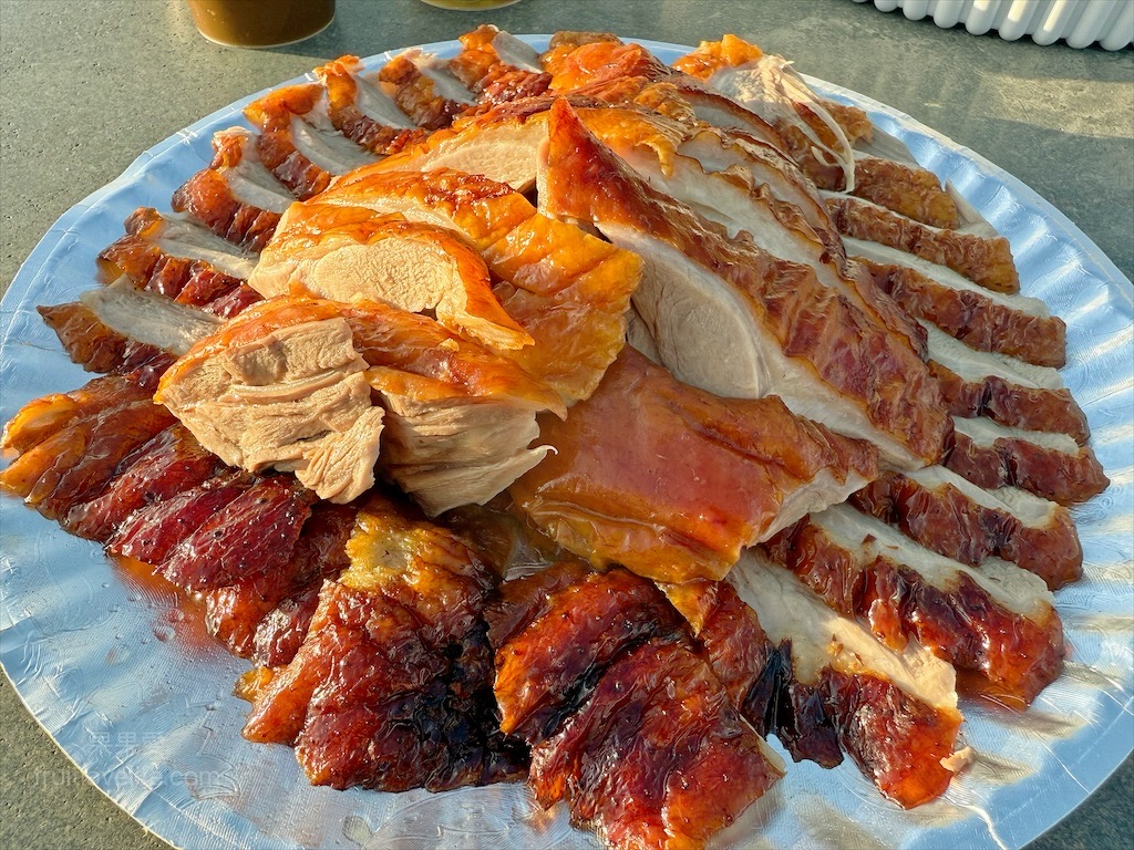 林記北平烤鴨 | 苗栗通霄烤鴨，藏身巷弄鐵皮屋裡的北平烤鴨，鴨皮Q軟，肉質鮮嫩，記得要再點上一份米血 @果果愛Fruitlove