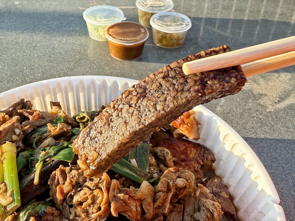 林記北平烤鴨 | 苗栗通霄烤鴨，藏身巷弄鐵皮屋裡的北平烤鴨，鴨皮Q軟，肉質鮮嫩，記得要再點上一份米血 @果果愛Fruitlove