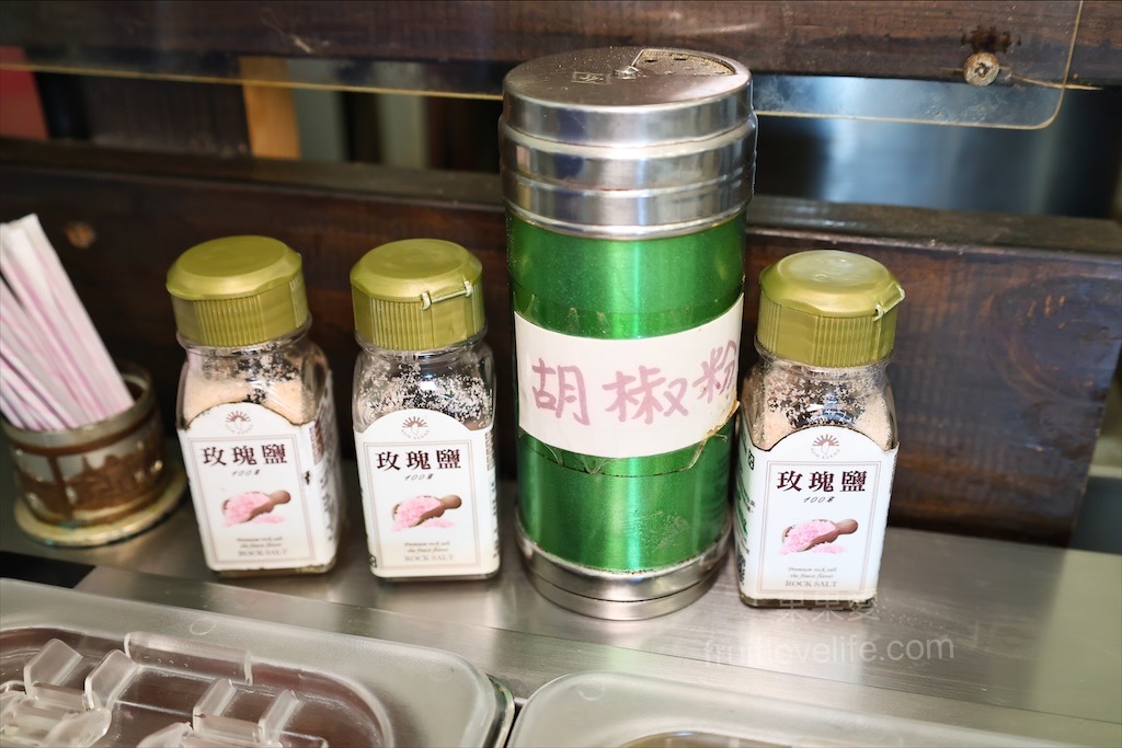 一饌泰式銅盤燒烤火鍋 | 南投草屯田野間超人氣泰式燒烤火鍋，湯頭三吃、高品質肉品、寵物友善、無服務費 @果果愛Fruitlove