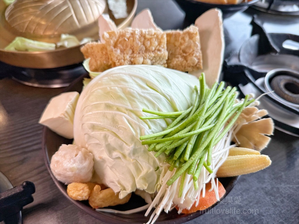 一饌泰式銅盤燒烤火鍋 | 南投草屯田野間超人氣泰式燒烤火鍋，湯頭三吃、高品質肉品、寵物友善、無服務費 @果果愛Fruitlove