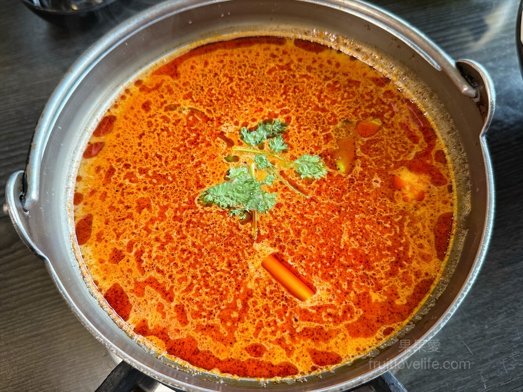 一饌泰式銅盤燒烤火鍋 | 南投草屯田野間超人氣泰式燒烤火鍋，湯頭三吃、高品質肉品、寵物友善、無服務費 @果果愛Fruitlove