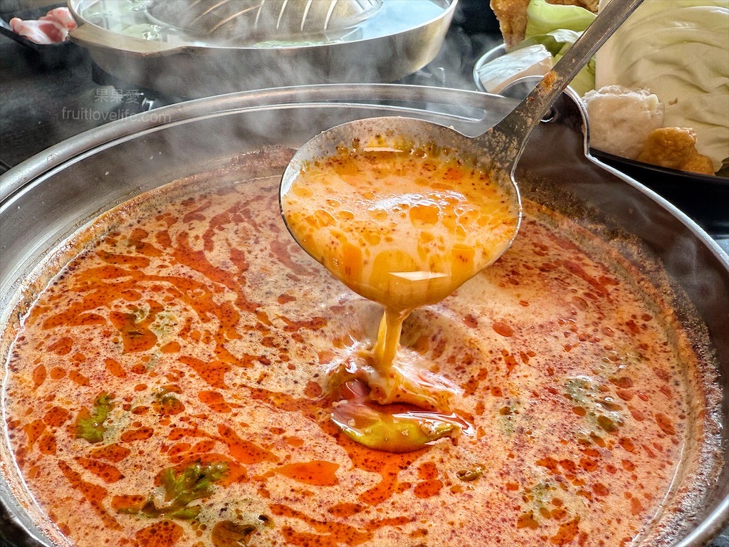 一饌泰式銅盤燒烤火鍋 | 南投草屯田野間超人氣泰式燒烤火鍋，湯頭三吃、高品質肉品、寵物友善、無服務費 @果果愛Fruitlove