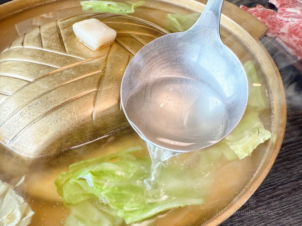 一饌泰式銅盤燒烤火鍋 | 南投草屯田野間超人氣泰式燒烤火鍋，湯頭三吃、高品質肉品、寵物友善、無服務費 @果果愛Fruitlove