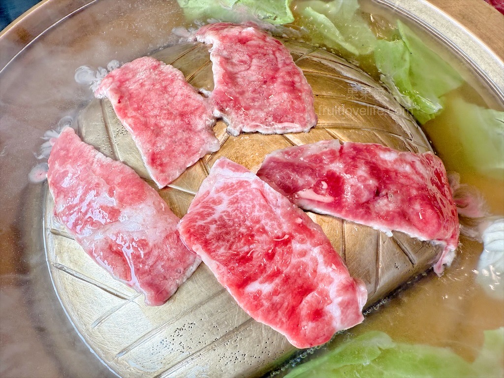 一饌泰式銅盤燒烤火鍋 | 南投草屯田野間超人氣泰式燒烤火鍋，湯頭三吃、高品質肉品、寵物友善、無服務費 @果果愛Fruitlove