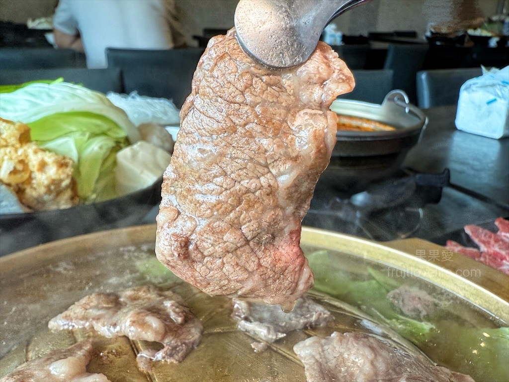 一饌泰式銅盤燒烤火鍋 | 南投草屯田野間超人氣泰式燒烤火鍋，湯頭三吃、高品質肉品、寵物友善、無服務費 @果果愛Fruitlove