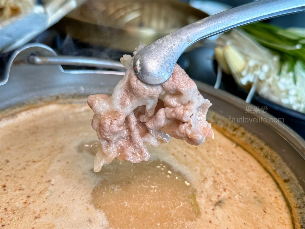 一饌泰式銅盤燒烤火鍋 | 南投草屯田野間超人氣泰式燒烤火鍋，湯頭三吃、高品質肉品、寵物友善、無服務費 @果果愛Fruitlove