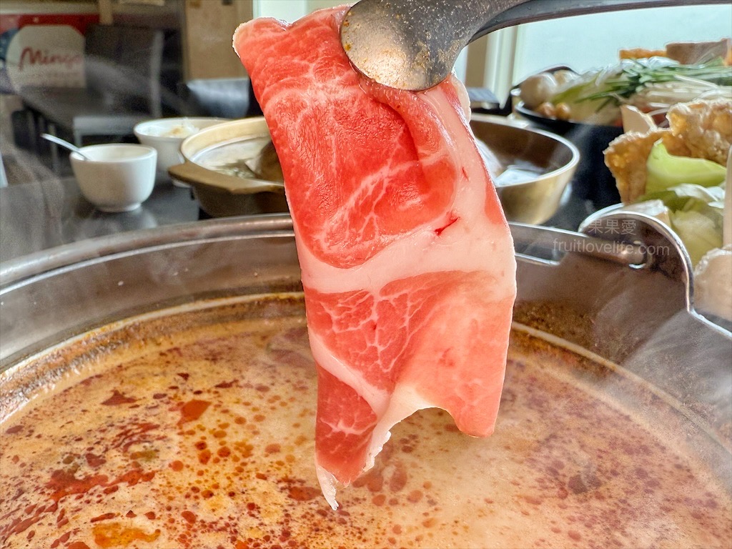 一饌泰式銅盤燒烤火鍋 | 南投草屯田野間超人氣泰式燒烤火鍋，湯頭三吃、高品質肉品、寵物友善、無服務費 @果果愛Fruitlove