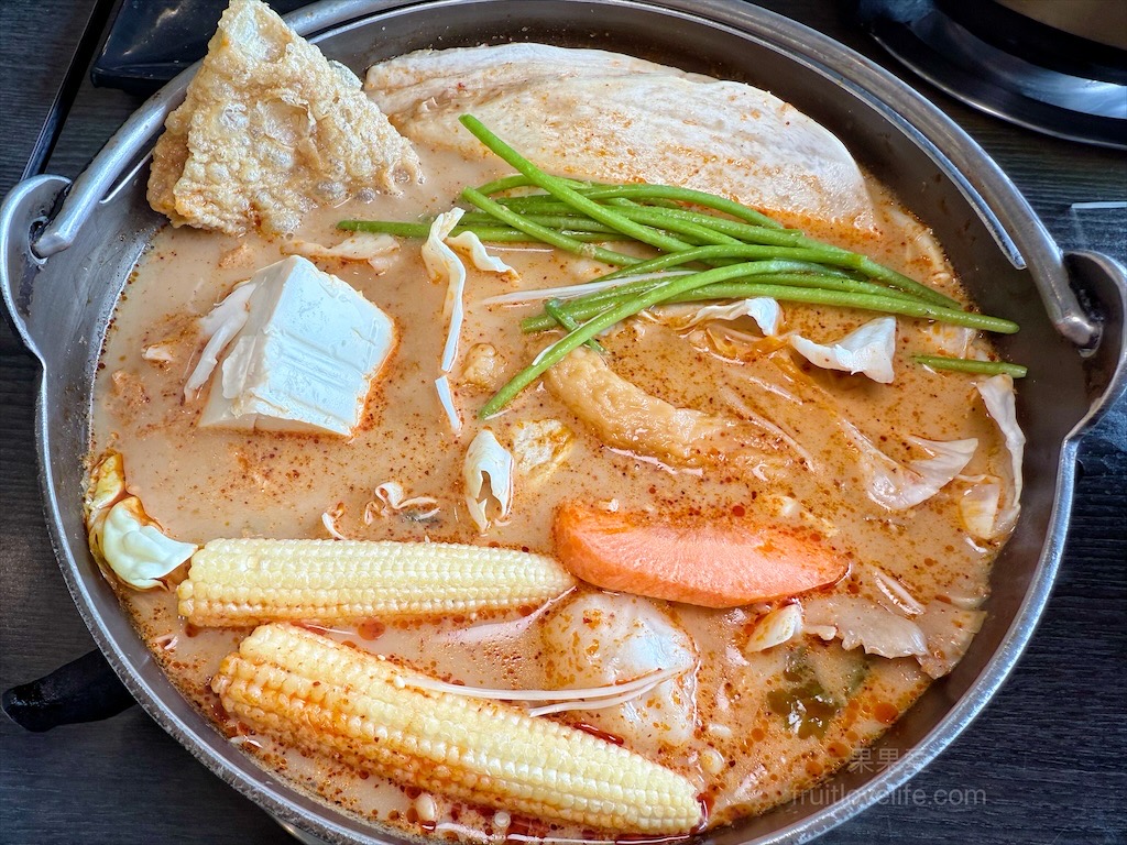 一饌泰式銅盤燒烤火鍋 | 南投草屯田野間超人氣泰式燒烤火鍋，湯頭三吃、高品質肉品、寵物友善、無服務費 @果果愛Fruitlove