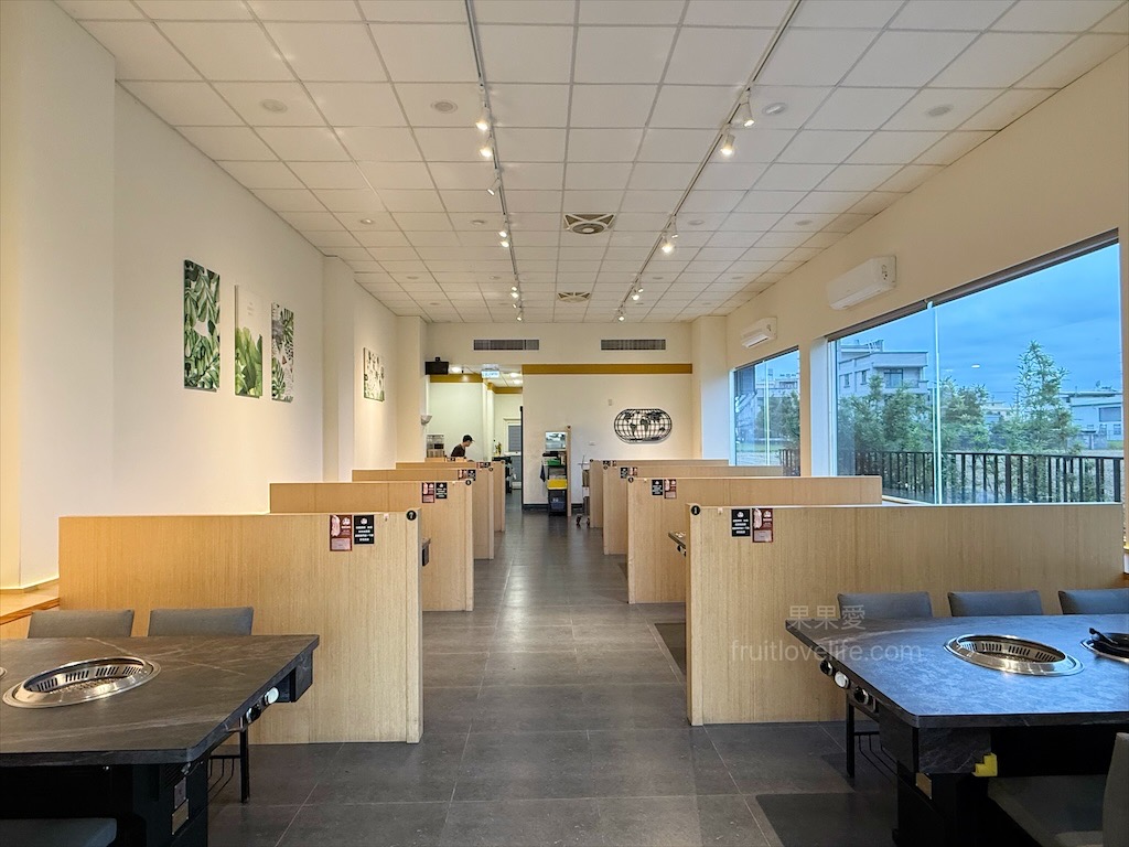 唯真燒肉 | 南投草屯燒烤，在地都推薦的稻田美景燒肉店，套餐肉量十足，泰式沾醬超唰嘴又解膩 @果果愛Fruitlove