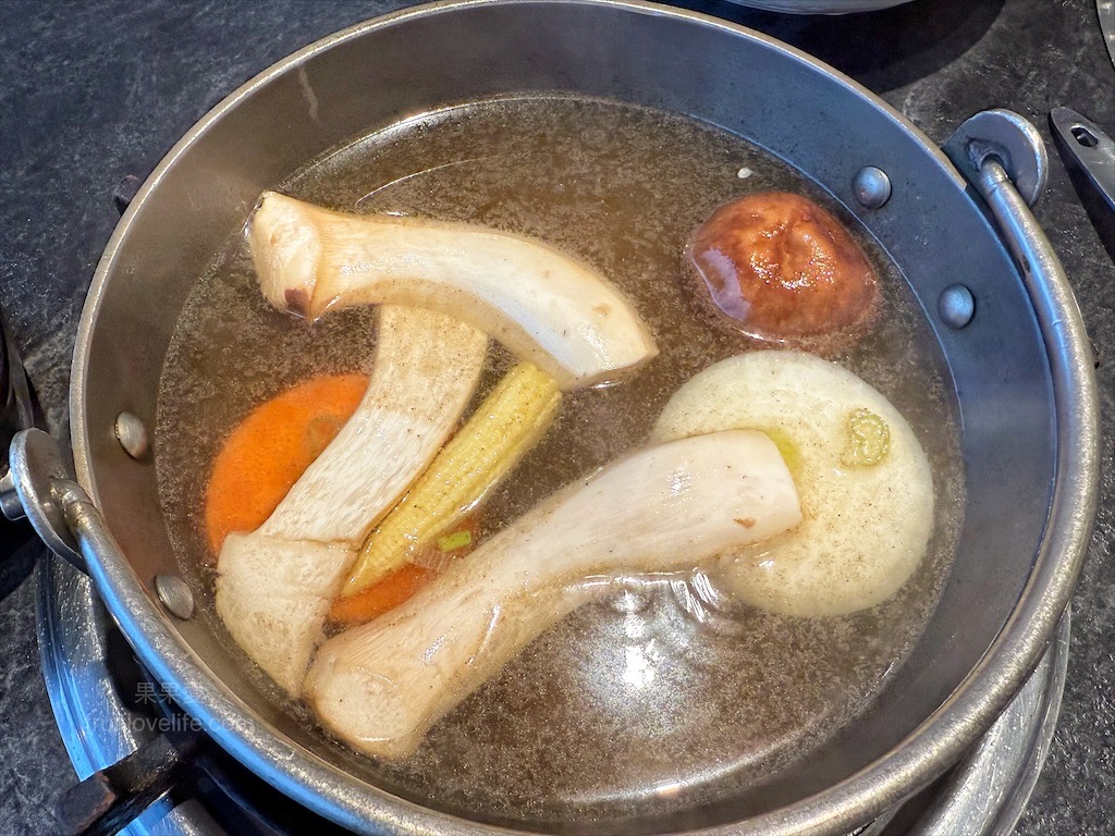 唯真燒肉 | 南投草屯燒烤，在地都推薦的稻田美景燒肉店，套餐肉量十足，泰式沾醬超唰嘴又解膩 @果果愛Fruitlove