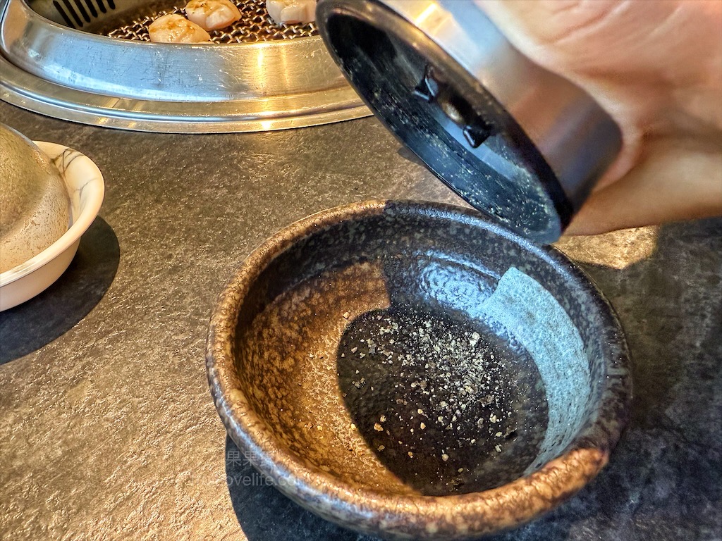 唯真燒肉 | 南投草屯燒烤，在地都推薦的稻田美景燒肉店，套餐肉量十足，泰式沾醬超唰嘴又解膩 @果果愛Fruitlove