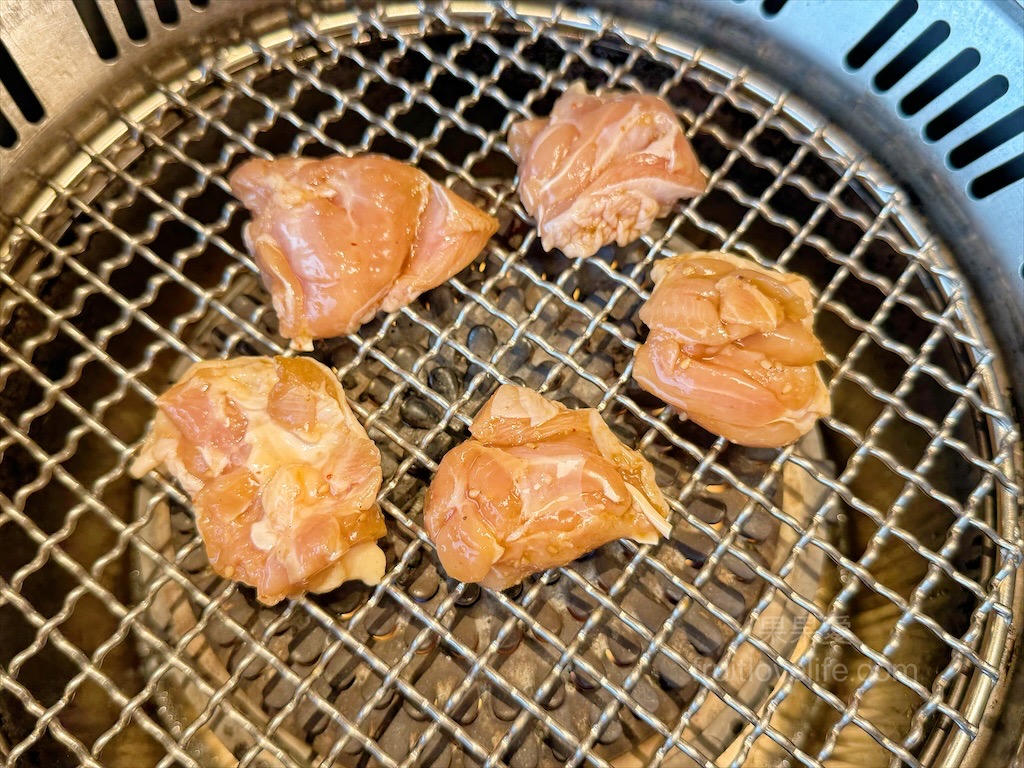 唯真燒肉 | 南投草屯燒烤，在地都推薦的稻田美景燒肉店，套餐肉量十足，泰式沾醬超唰嘴又解膩 @果果愛Fruitlove