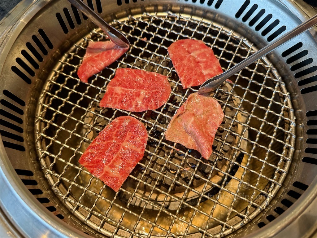 唯真燒肉 | 南投草屯燒烤,在地都推薦的稻田美景燒肉店,套餐肉量十足,泰式沾醬超唰嘴又解膩 @果果愛Fruitlove 唯真燒肉 | 南投草屯燒烤,在地都推薦的稻田美景燒肉店,套餐肉量十足,泰式沾醬超唰嘴又解膩 @果果愛Fruitlove