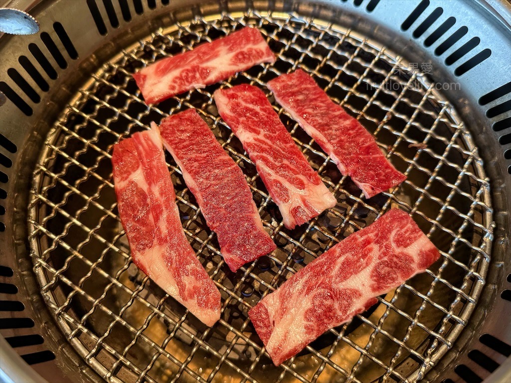 唯真燒肉 | 南投草屯燒烤,在地都推薦的稻田美景燒肉店,套餐肉量十足,泰式沾醬超唰嘴又解膩 @果果愛Fruitlove 唯真燒肉 | 南投草屯燒烤,在地都推薦的稻田美景燒肉店,套餐肉量十足,泰式沾醬超唰嘴又解膩 @果果愛Fruitlove
