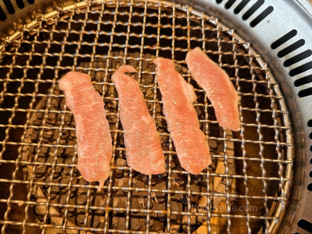 唯真燒肉 | 南投草屯燒烤,在地都推薦的稻田美景燒肉店,套餐肉量十足,泰式沾醬超唰嘴又解膩 @果果愛Fruitlove 唯真燒肉 | 南投草屯燒烤,在地都推薦的稻田美景燒肉店,套餐肉量十足,泰式沾醬超唰嘴又解膩 @果果愛Fruitlove