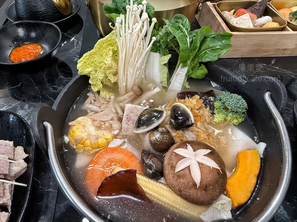 鵝与鍋虎尾總店 | 雲林虎尾鵝肉火鍋,招牌鵝白湯清香鮮甜、Q嫩鵝肉片、六宮格鮮蔬盤,多樣招牌必點小菜、主食 @果果愛Fruitlove 鵝与鍋虎尾總店 | 雲林虎尾鵝肉火鍋,招牌鵝白湯清香鮮甜、Q嫩鵝肉片、六宮格鮮蔬盤,多樣招牌必點小菜、主食 @果果愛Fruitlove