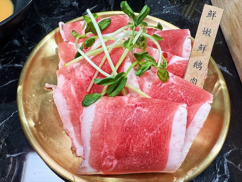 鵝与鍋虎尾總店 | 雲林虎尾鵝肉火鍋,招牌鵝白湯清香鮮甜、Q嫩鵝肉片、六宮格鮮蔬盤,多樣招牌必點小菜、主食 @果果愛Fruitlove 鵝与鍋虎尾總店 | 雲林虎尾鵝肉火鍋,招牌鵝白湯清香鮮甜、Q嫩鵝肉片、六宮格鮮蔬盤,多樣招牌必點小菜、主食 @果果愛Fruitlove