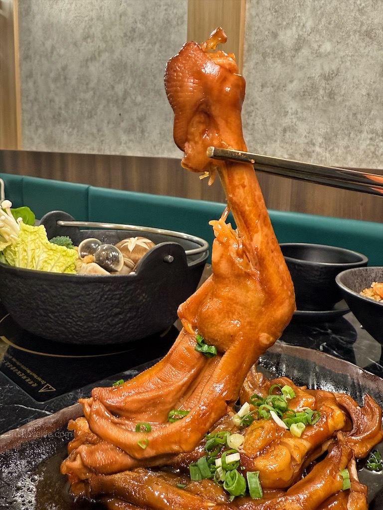 鵝与鍋虎尾總店 | 雲林虎尾鵝肉火鍋,招牌鵝白湯清香鮮甜、Q嫩鵝肉片、六宮格鮮蔬盤,多樣招牌必點小菜、主食 @果果愛Fruitlove 鵝与鍋虎尾總店 | 雲林虎尾鵝肉火鍋,招牌鵝白湯清香鮮甜、Q嫩鵝肉片、六宮格鮮蔬盤,多樣招牌必點小菜、主食 @果果愛Fruitlove