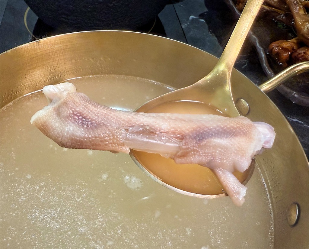 鵝与鍋虎尾總店 | 雲林虎尾鵝肉火鍋,招牌鵝白湯清香鮮甜、Q嫩鵝肉片、六宮格鮮蔬盤,多樣招牌必點小菜、主食 @果果愛Fruitlove 鵝与鍋虎尾總店 | 雲林虎尾鵝肉火鍋,招牌鵝白湯清香鮮甜、Q嫩鵝肉片、六宮格鮮蔬盤,多樣招牌必點小菜、主食 @果果愛Fruitlove